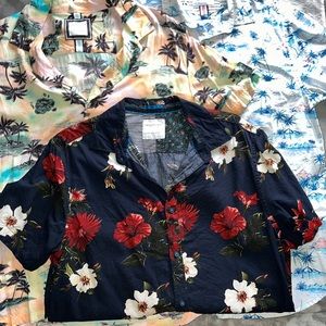(3) three Men’s, Medium Button down shirts lot of 3! Tropical prints like new